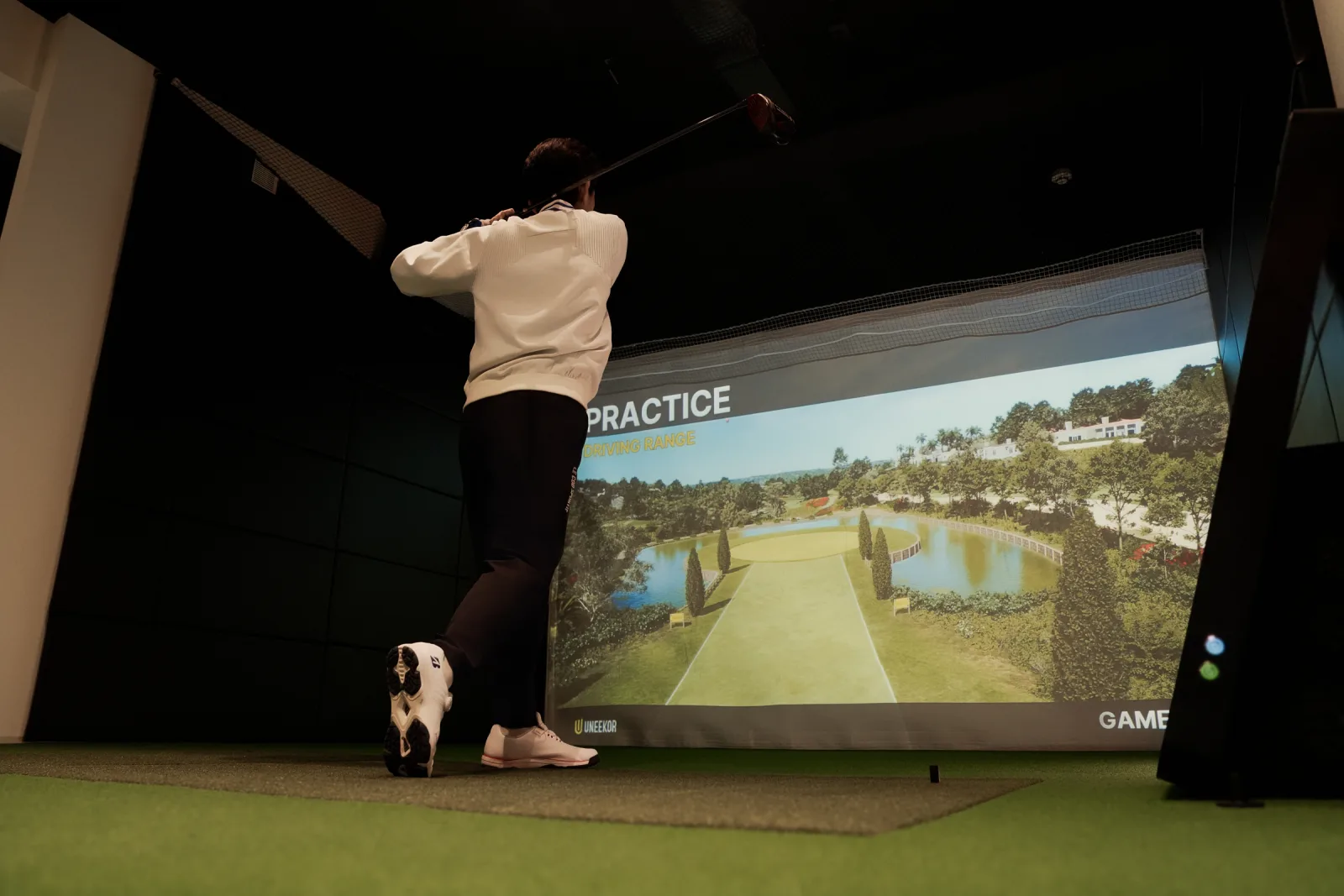 中目黒・大橋の会員制シミュレーションゴルフラウンジ BRAIN GOLF 大橋の打席